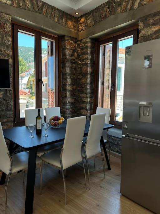Madame Parisienne Villa Nafpaktos Luaran gambar