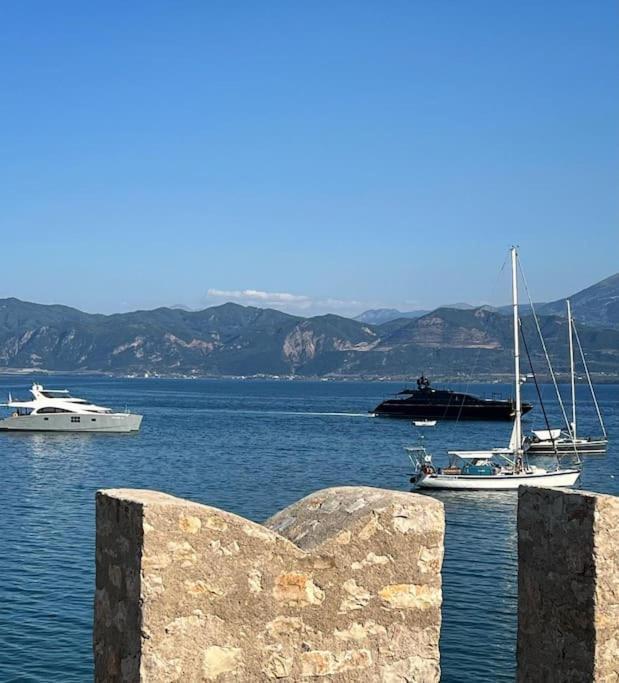 Madame Parisienne Villa Nafpaktos Luaran gambar