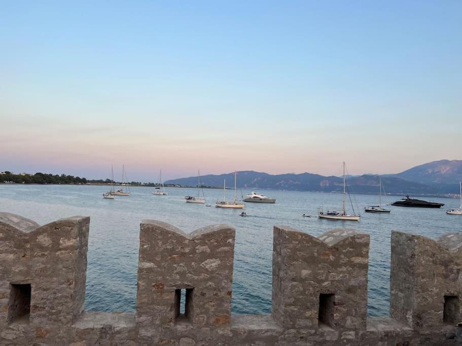 Madame Parisienne Villa Nafpaktos Luaran gambar